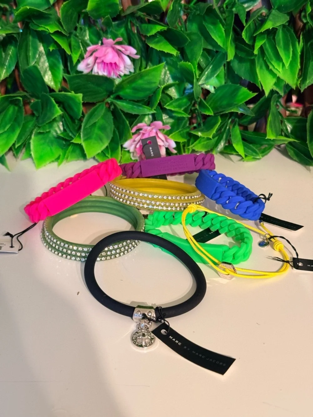READ New Cartier Aviator Sunglasses Tumbler Bag Charm Marc Jacobs Bracelet Show - Picture 7 of 11